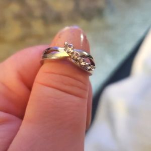 Women's 925 silver and white sapphire ring.